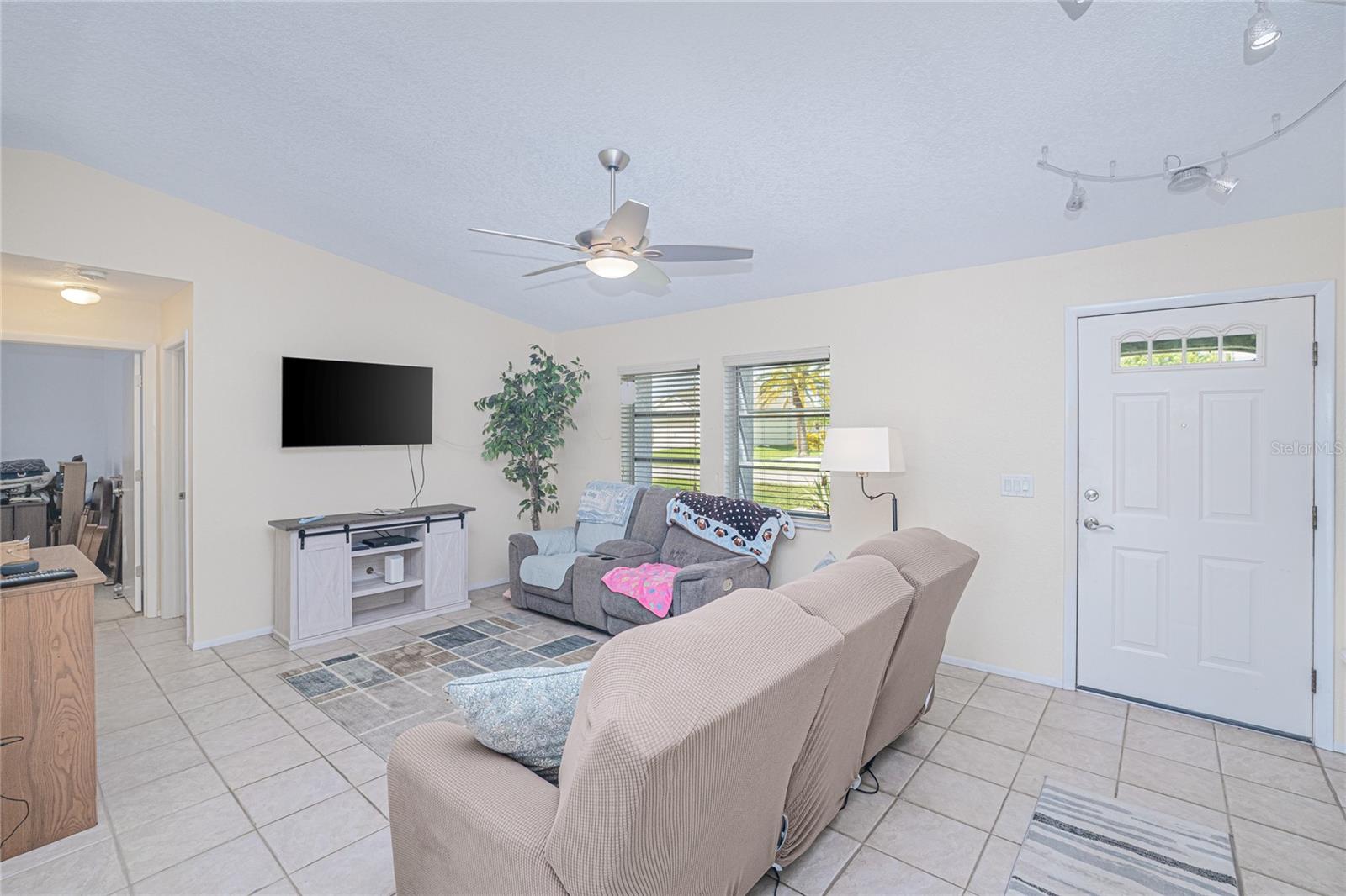 390 TRES LAGOAS ST, PUNTA GORDA, FL, 33983