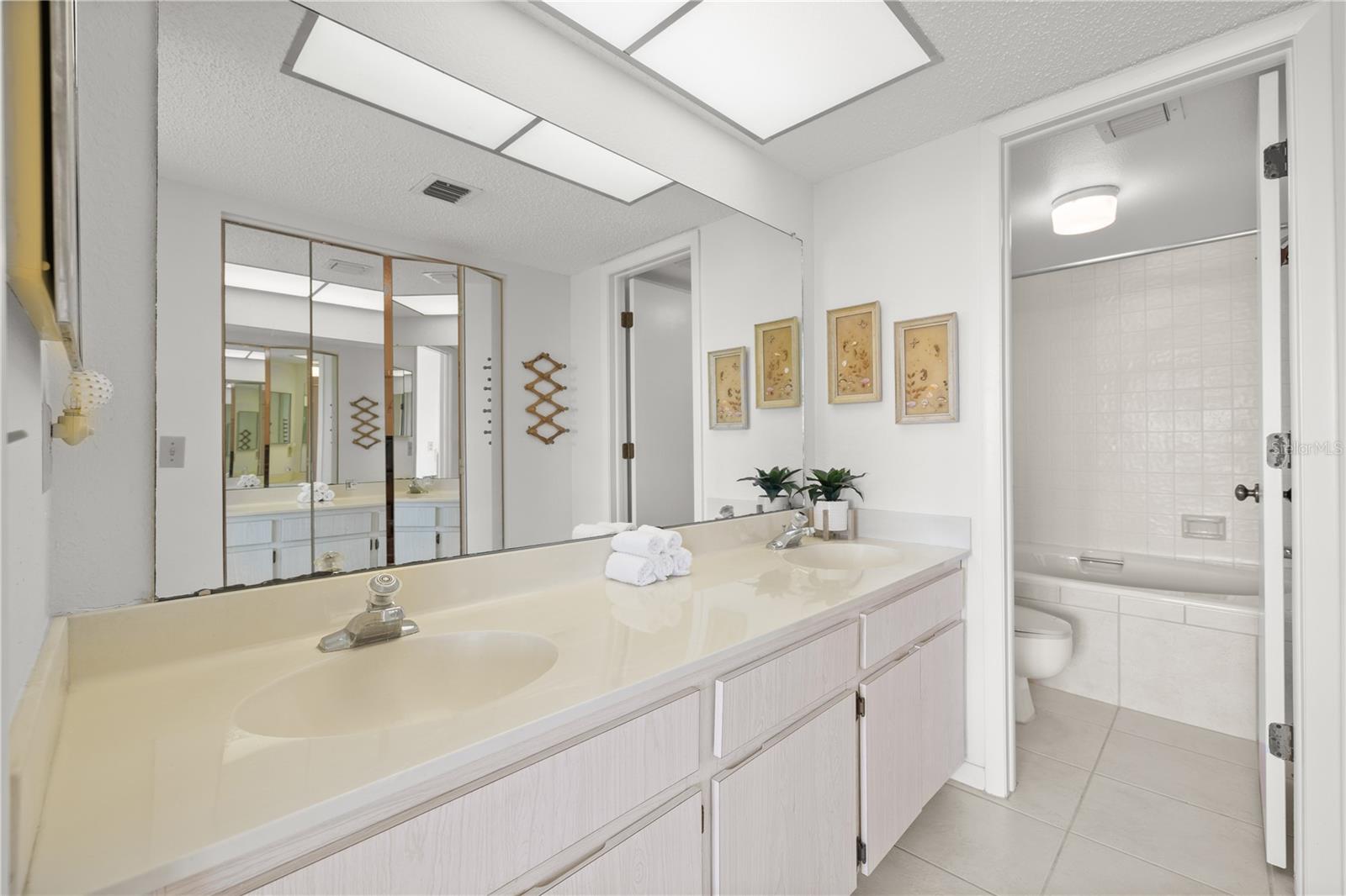 Ensuite bath with double vanity