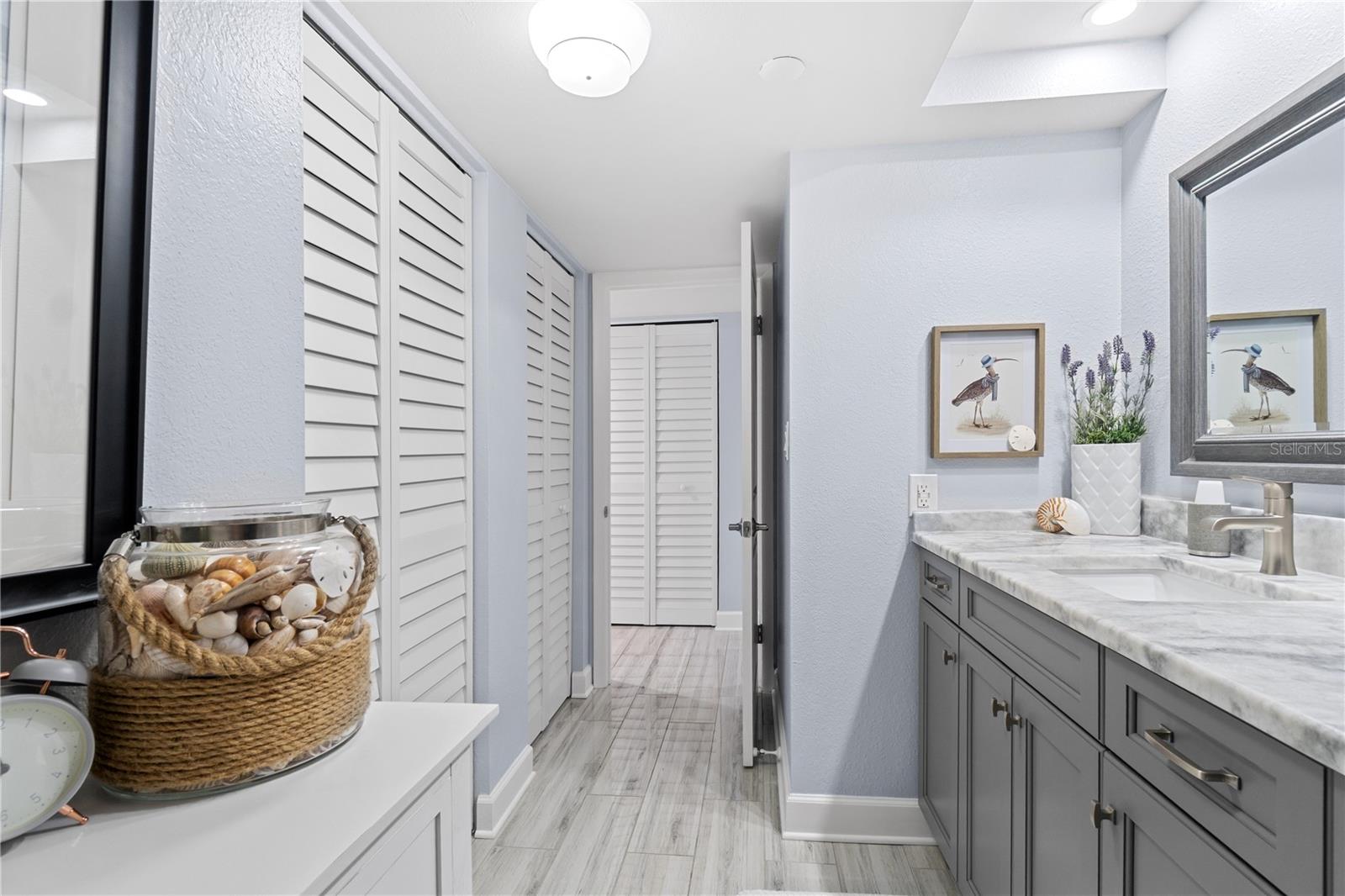 bathroom #1 - guest half