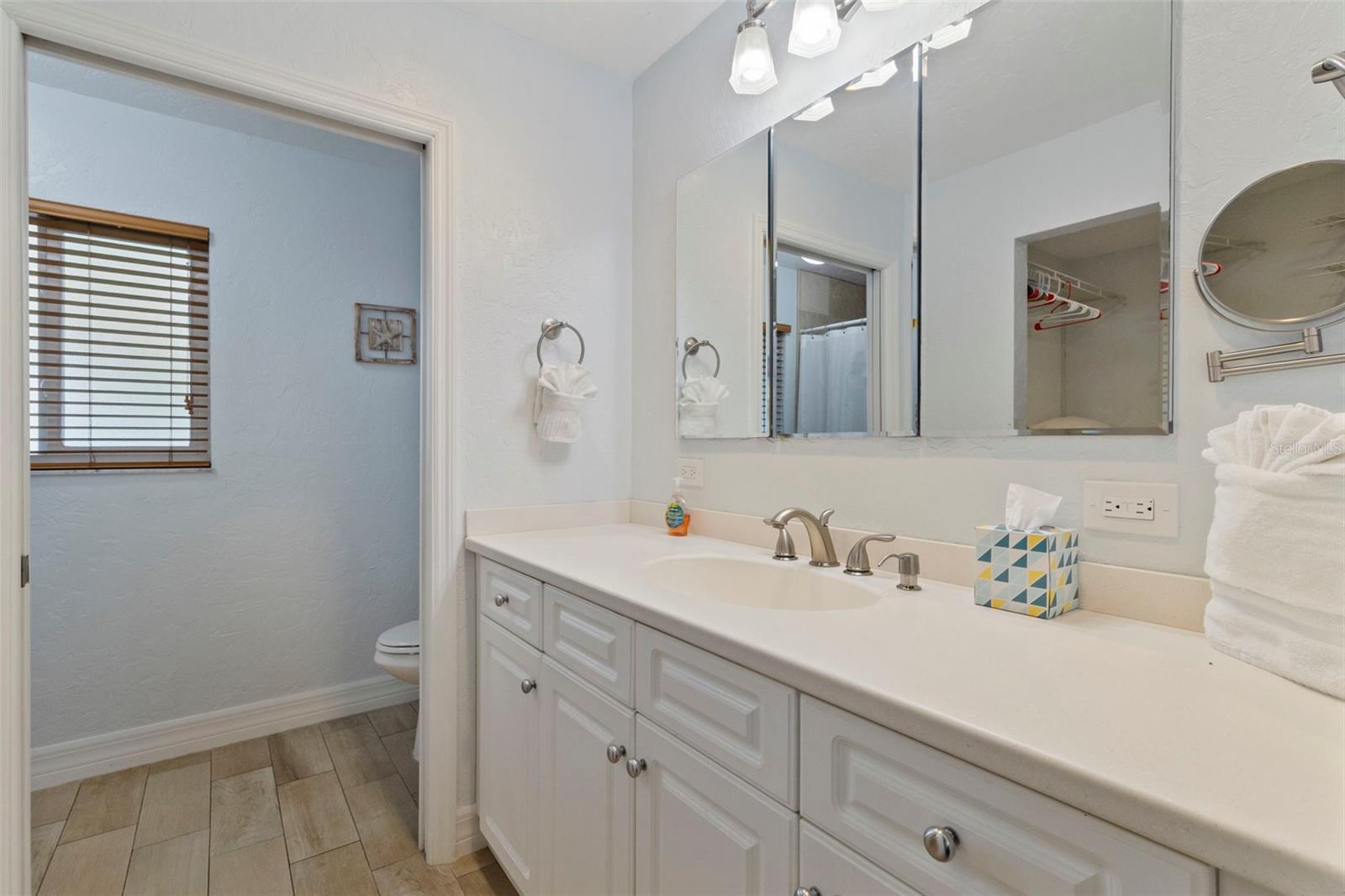 6454 BEECHWOOD AVE, SARASOTA, FL, 34231