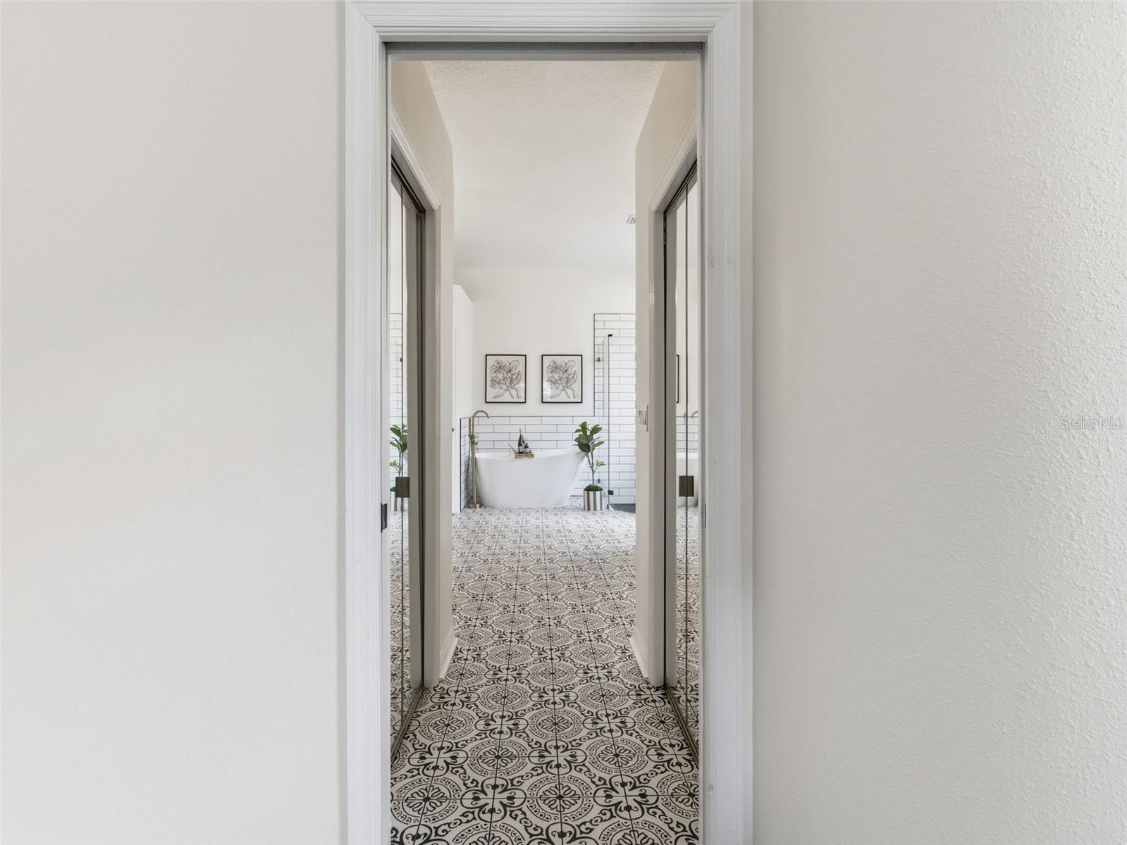 10017 OXFORD CHAPEL DR, TAMPA, FL, 33647