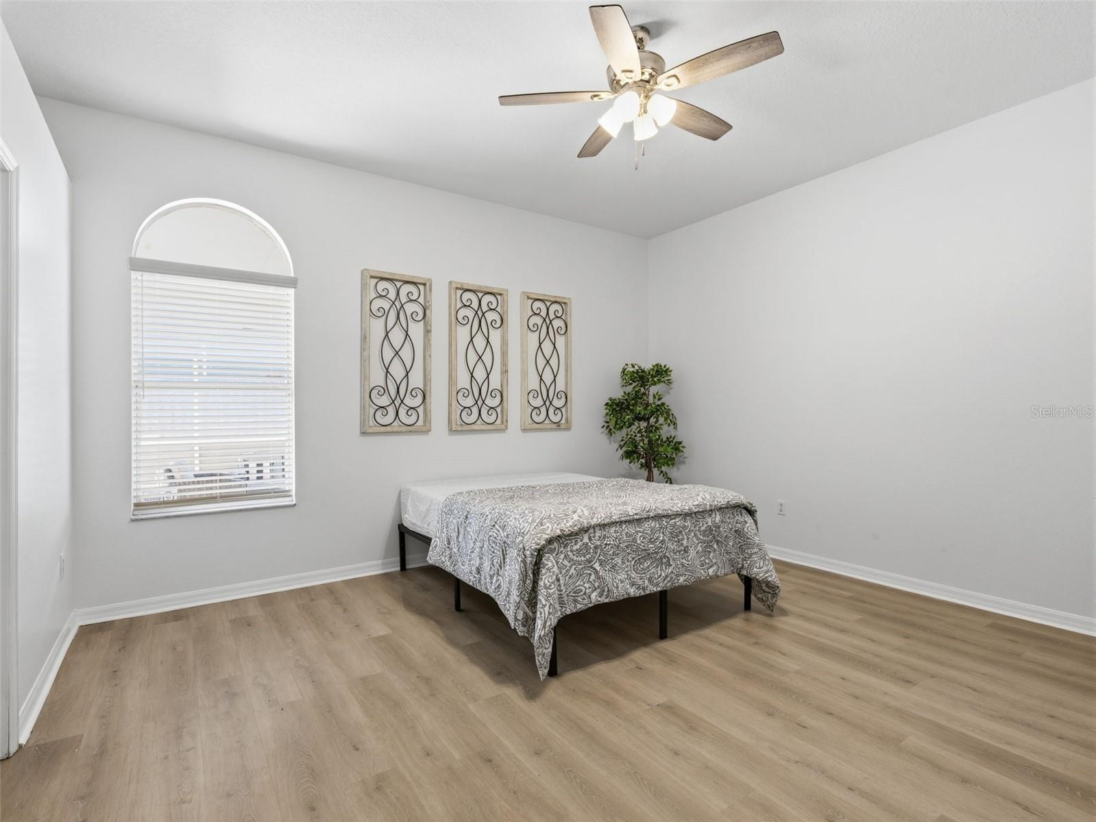 10017 OXFORD CHAPEL DR, TAMPA, FL, 33647
