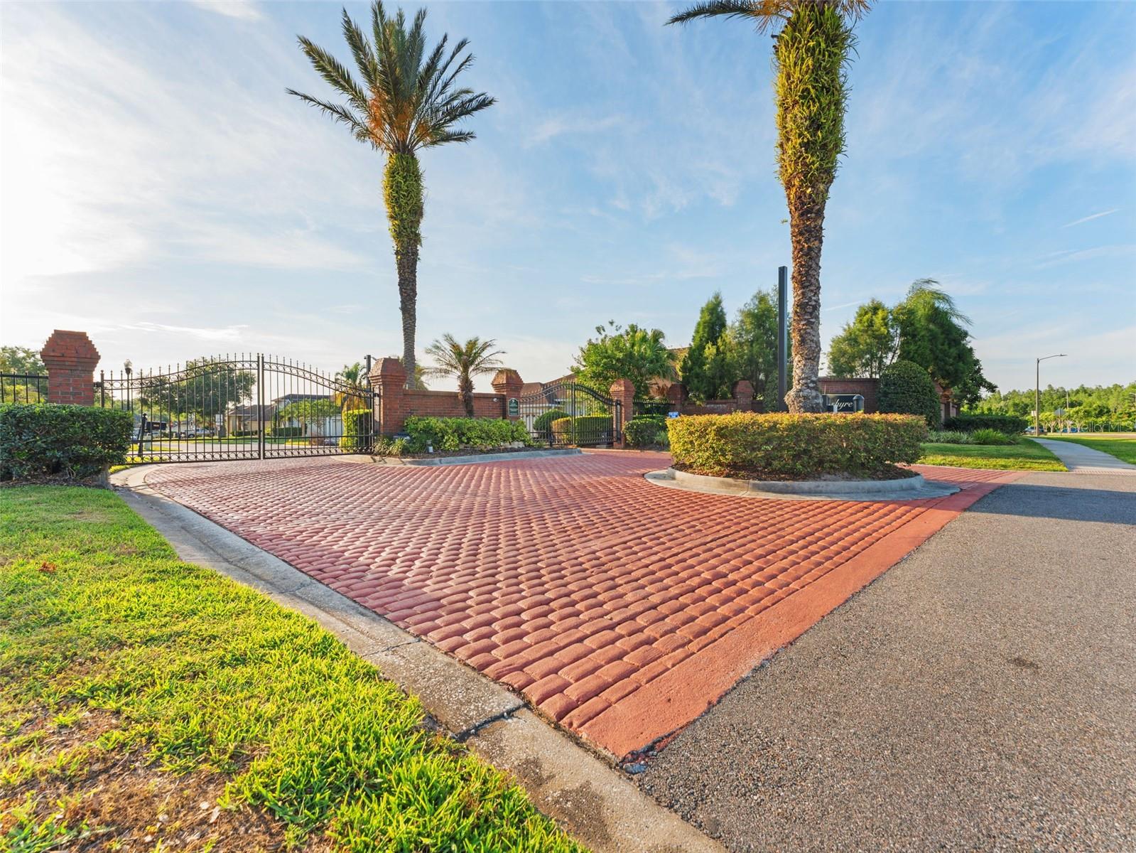 10017 OXFORD CHAPEL DR, TAMPA, FL, 33647