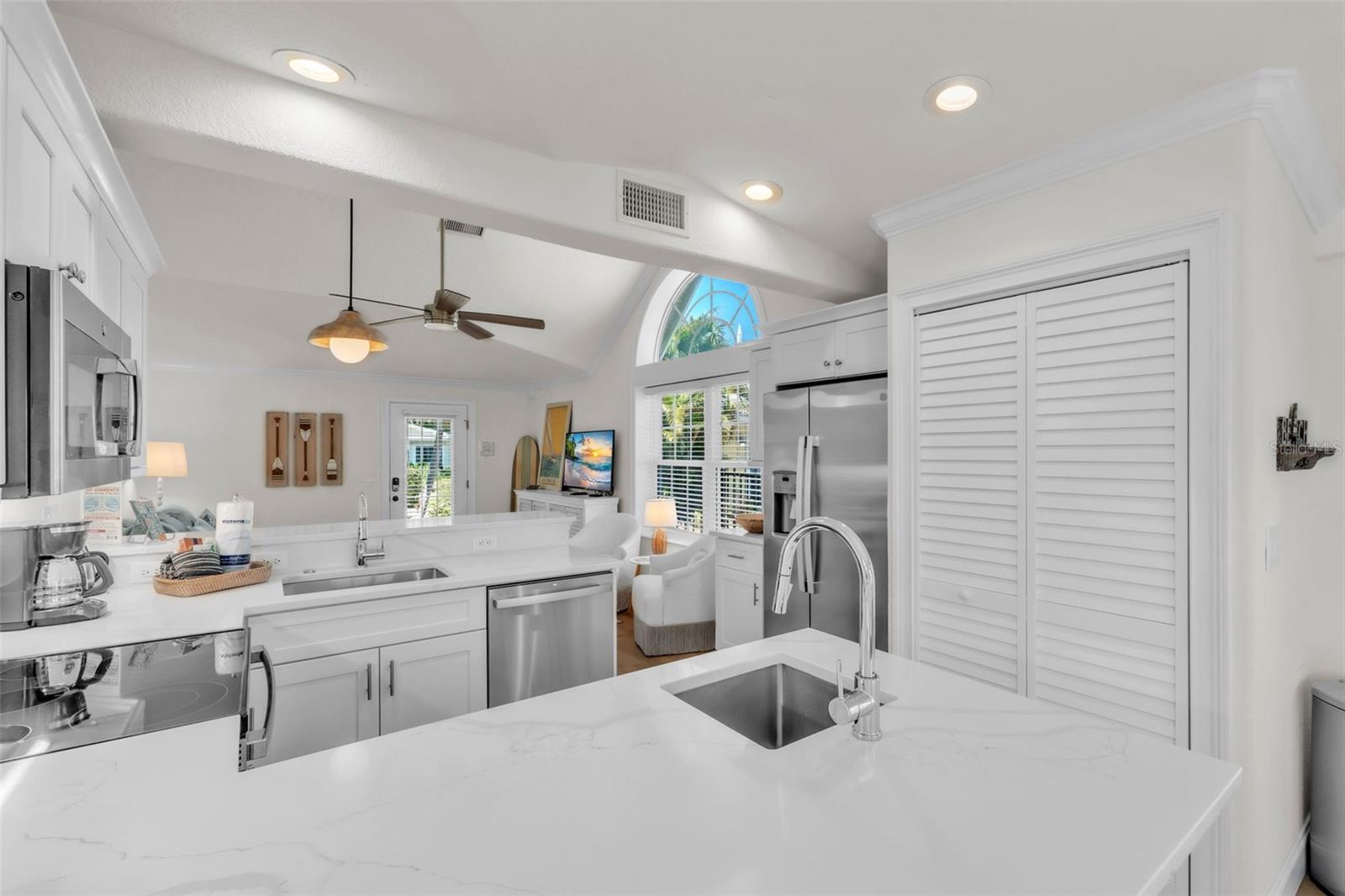 215 67TH ST #6, HOLMES BEACH, FL, 34217