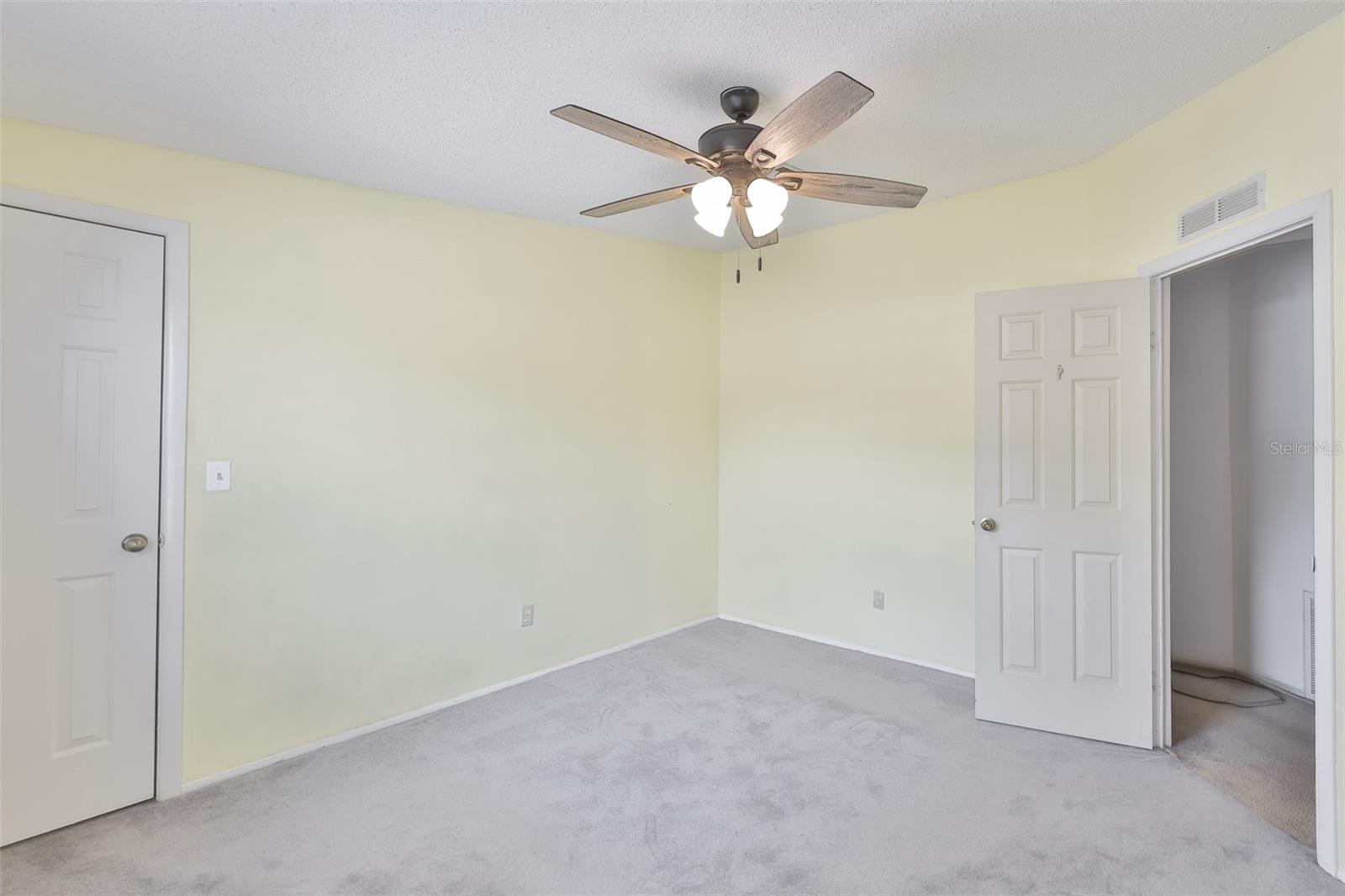 38992 STAPLEY CIR, ZEPHYRHILLS, FL, 33540