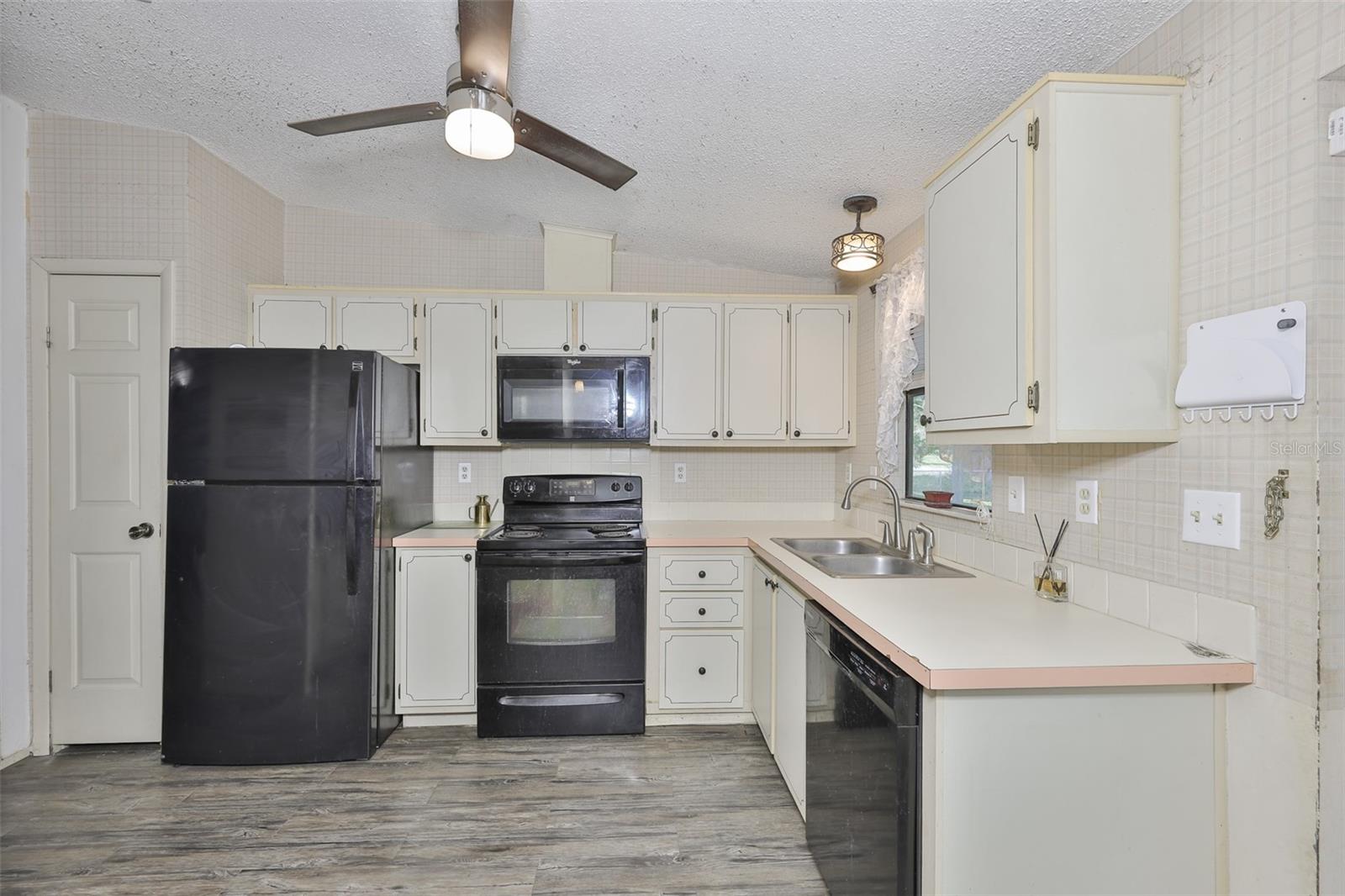 38992 STAPLEY CIR, ZEPHYRHILLS, FL, 33540