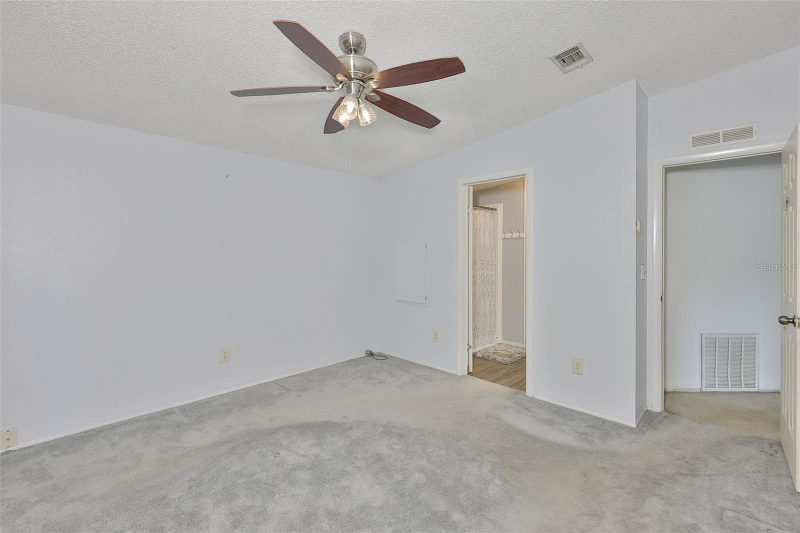 38992 STAPLEY CIR, ZEPHYRHILLS, FL, 33540