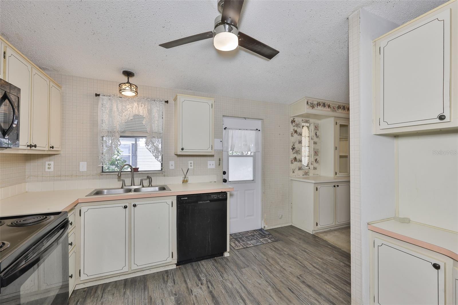 38992 STAPLEY CIR, ZEPHYRHILLS, FL, 33540