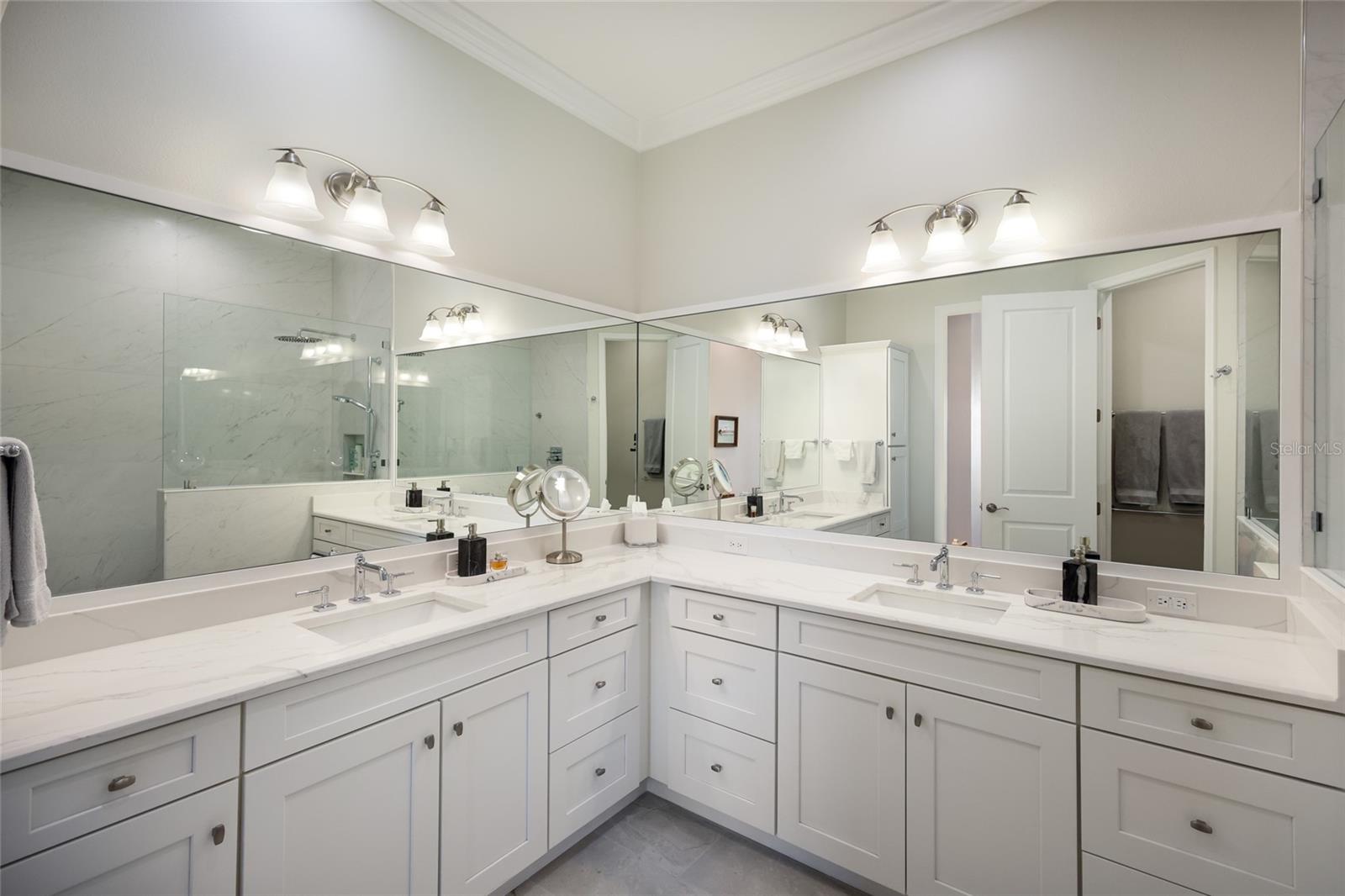 318 COMPASS POINT DR #202, BRADENTON, FL, 34209