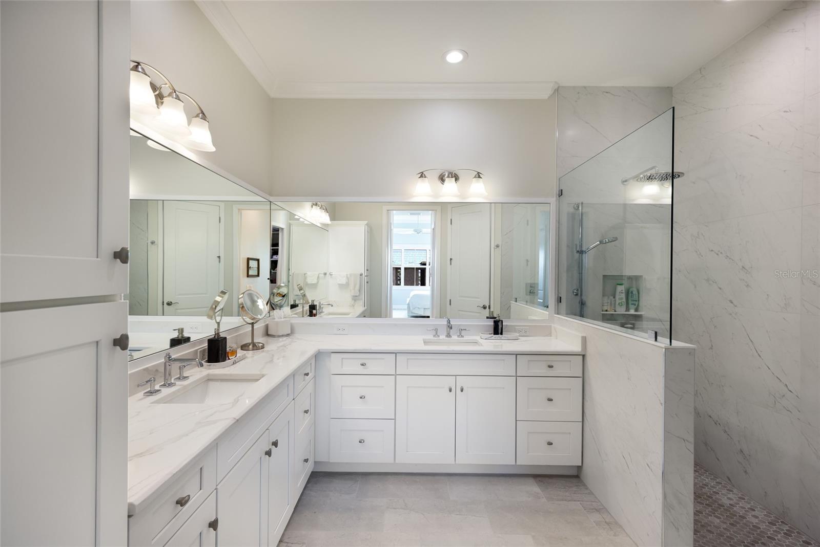 318 COMPASS POINT DR #202, BRADENTON, FL, 34209
