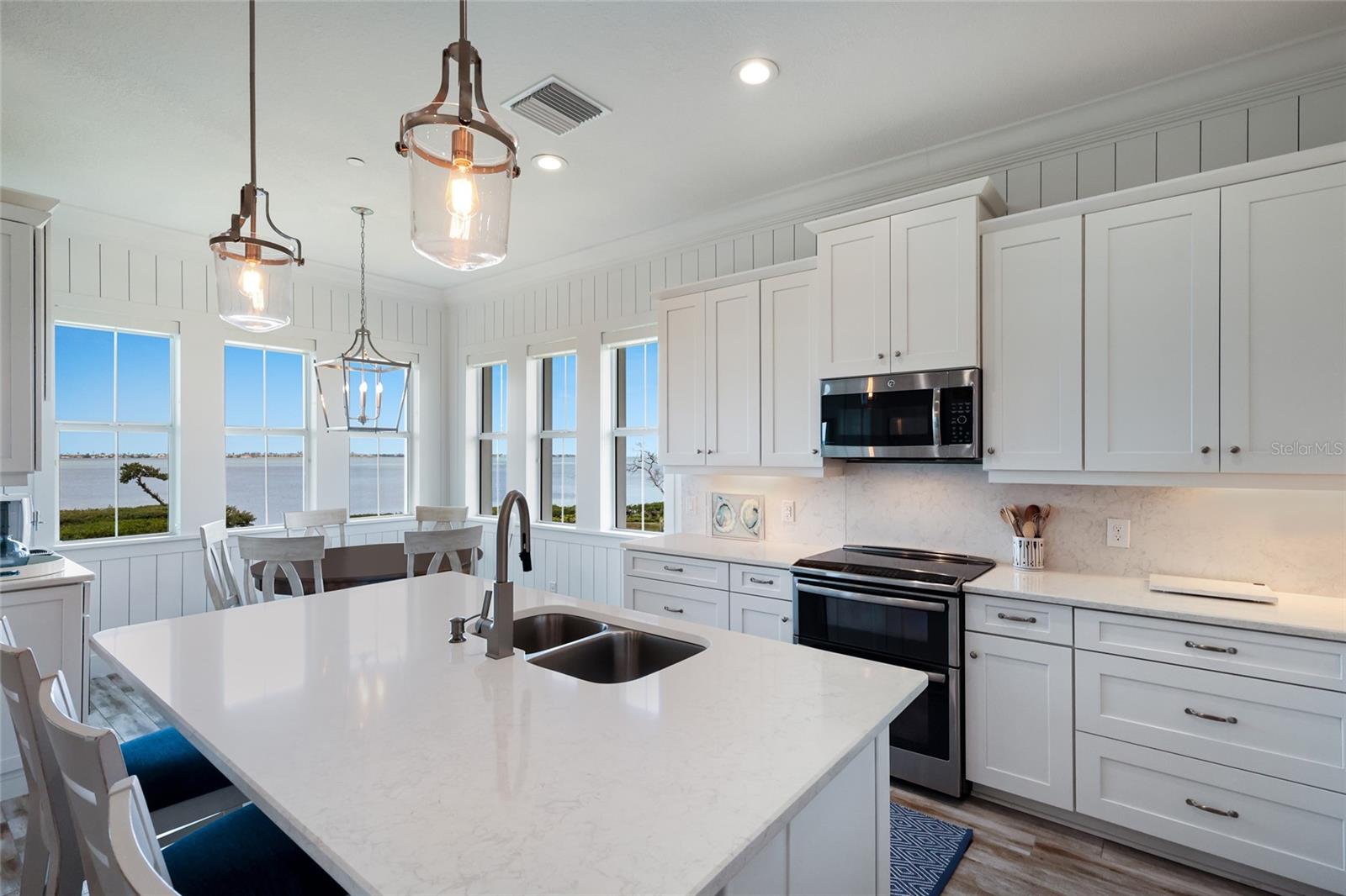 318 COMPASS POINT DR #202, BRADENTON, FL, 34209