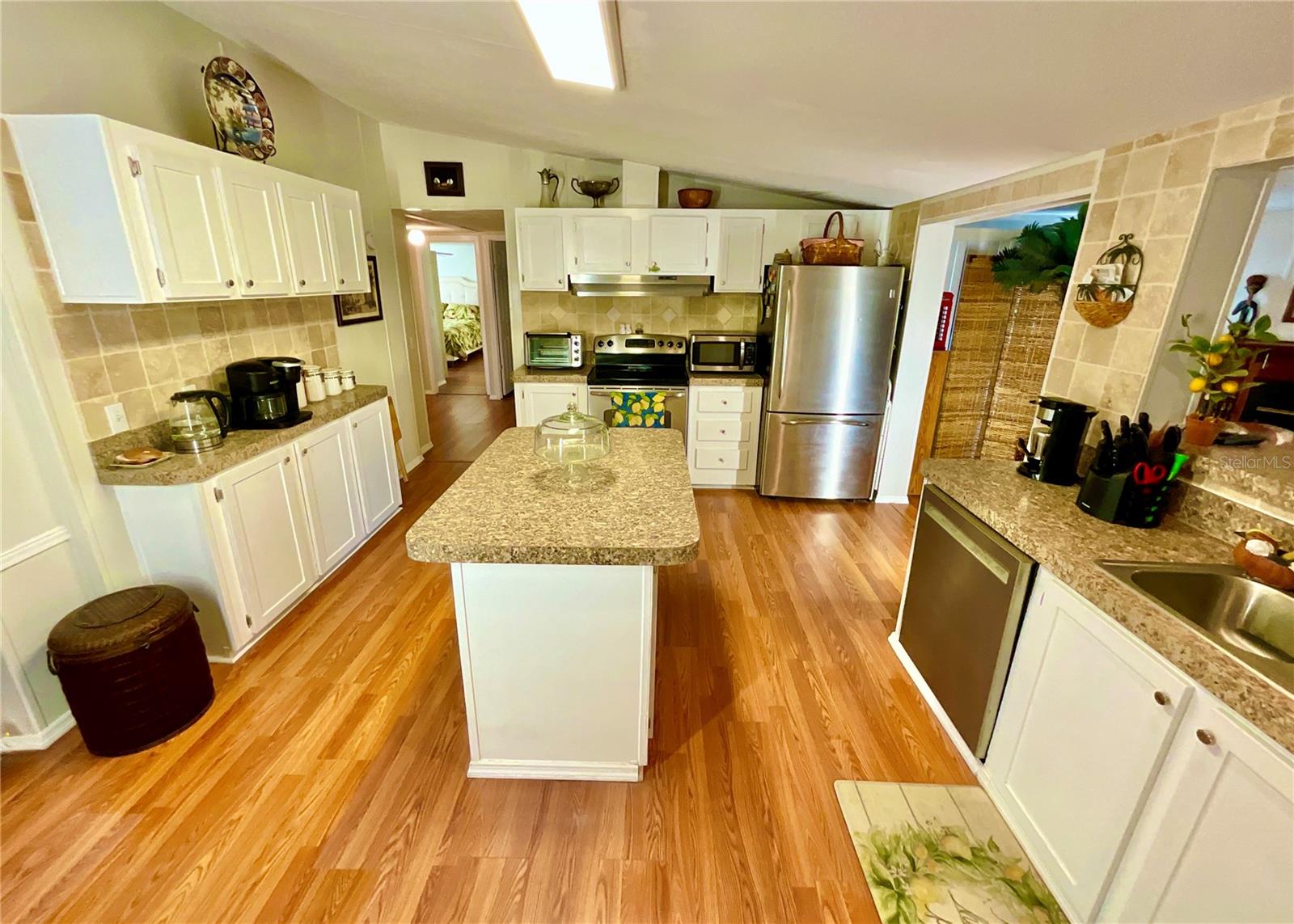 129 CRYSTAL LAKE DR, MELROSE, FL, 32666