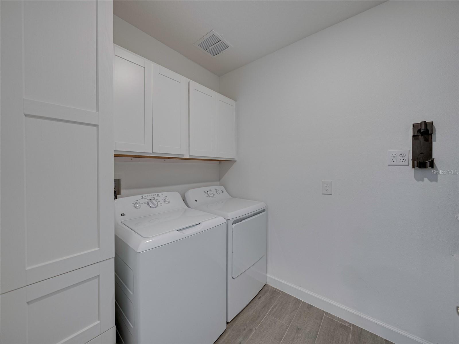 17319 HOLLY WELL AVE, WIMAUMA, FL, 33598