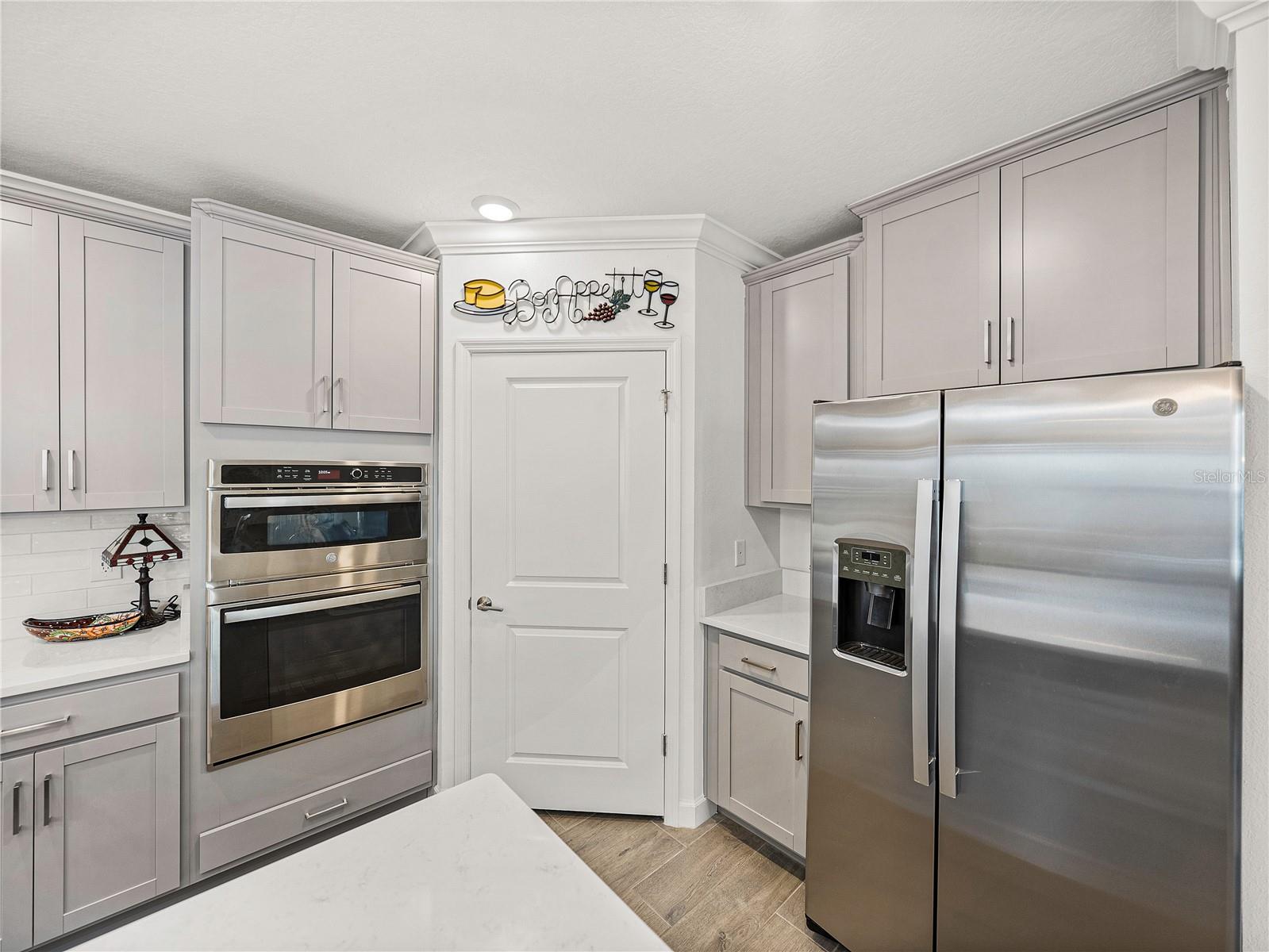 17319 HOLLY WELL AVE, WIMAUMA, FL, 33598