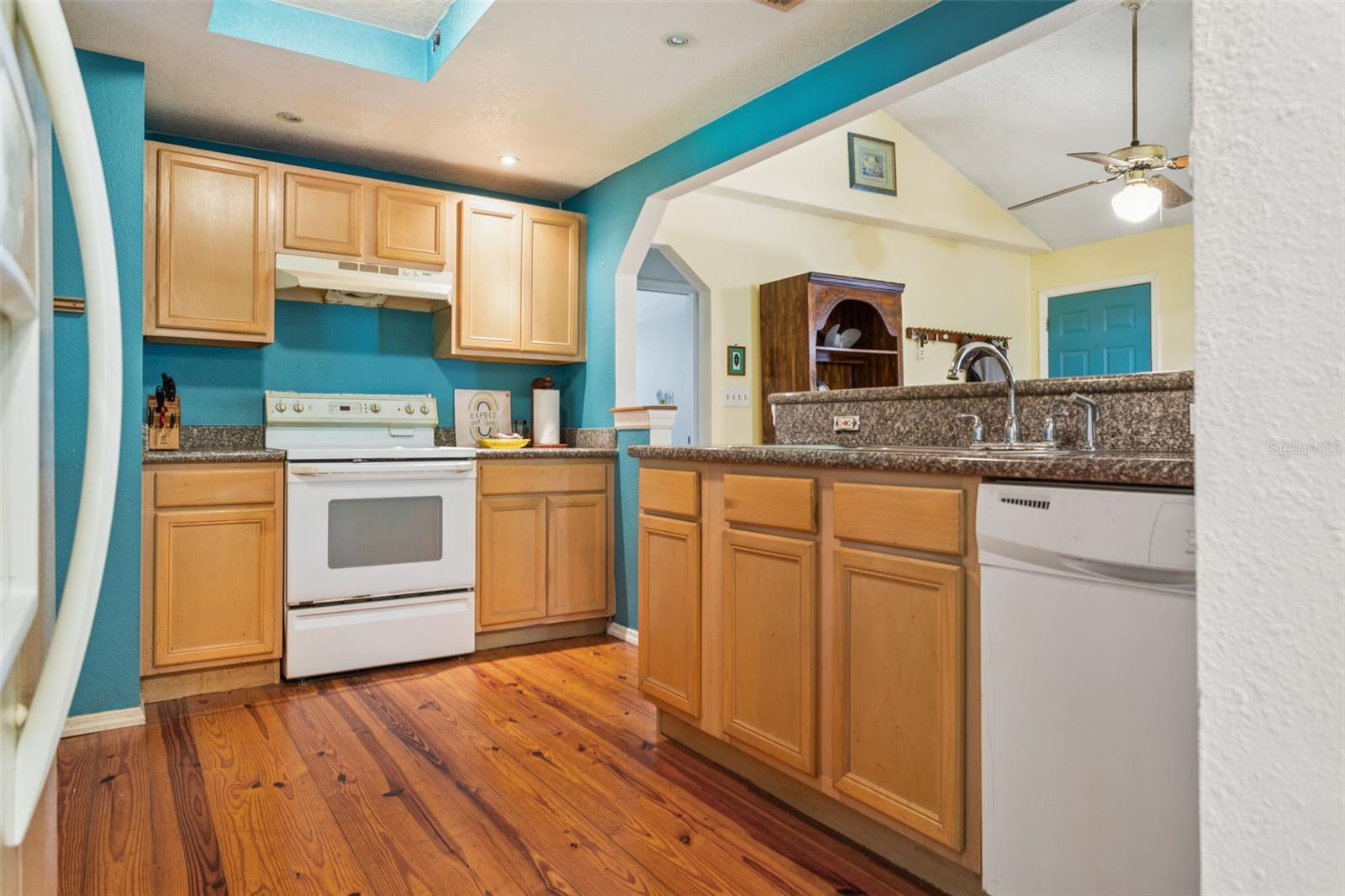 8006 N TEMPLE PL, TAMPA, FL, 33617