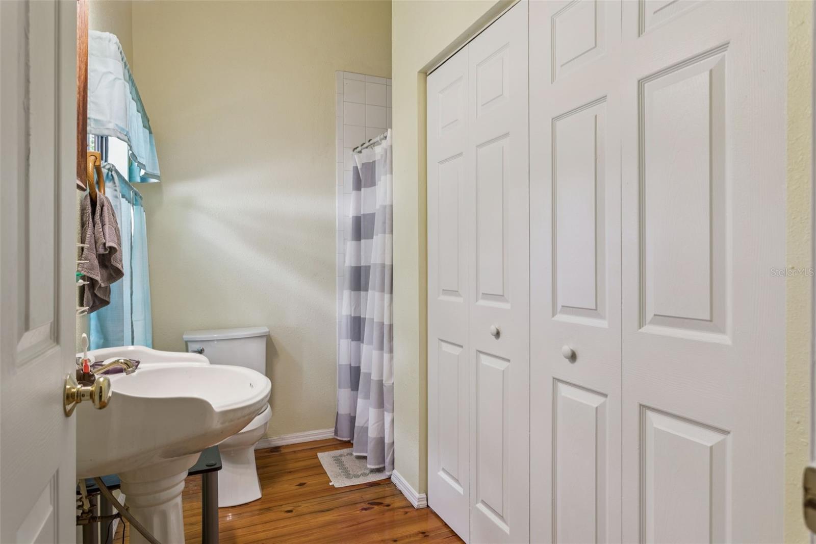 8006 N TEMPLE PL, TAMPA, FL, 33617