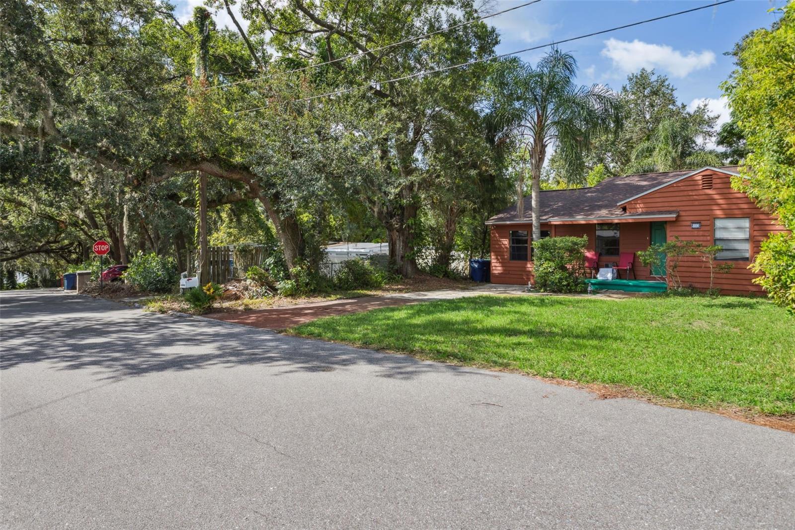 8006 N TEMPLE PL, TAMPA, FL, 33617