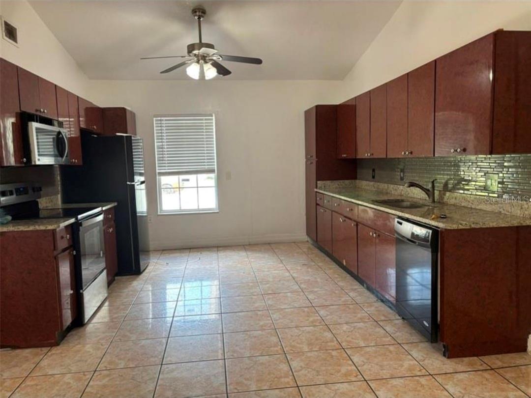 233 RED MAPLE DR, KISSIMMEE, FL, 34743