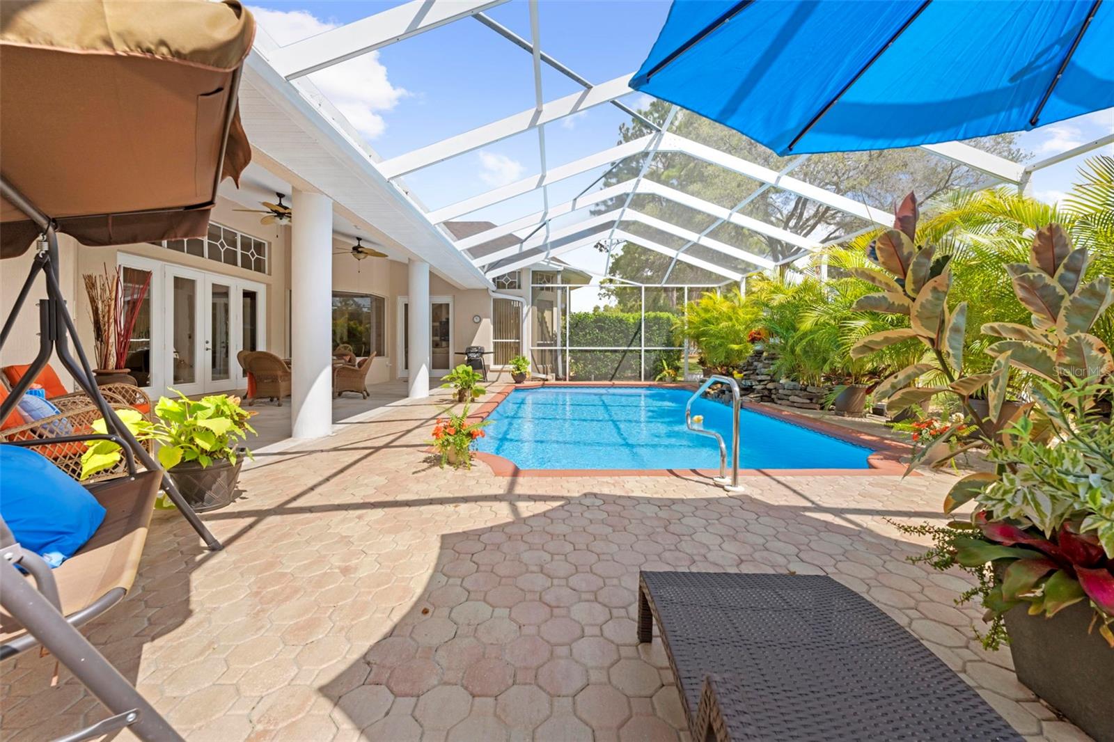 Oversized Pool - must see it!