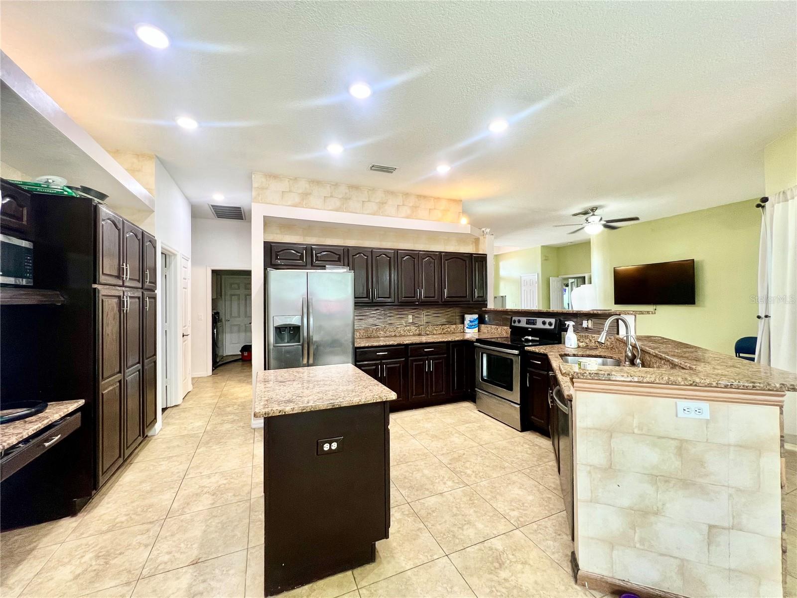 927 WHIPPOORWILL DR, PALM HARBOR, FL, 34683