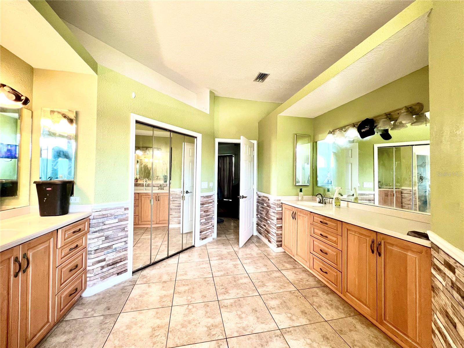 927 WHIPPOORWILL DR, PALM HARBOR, FL, 34683