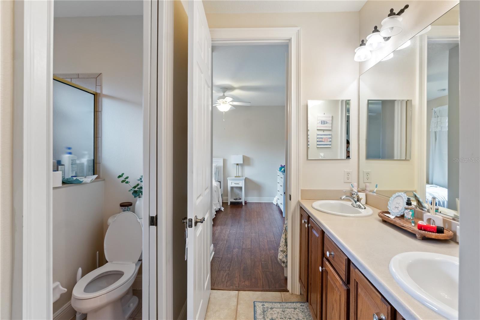 5204 GREENS DR, LADY LAKE, FL, 32159