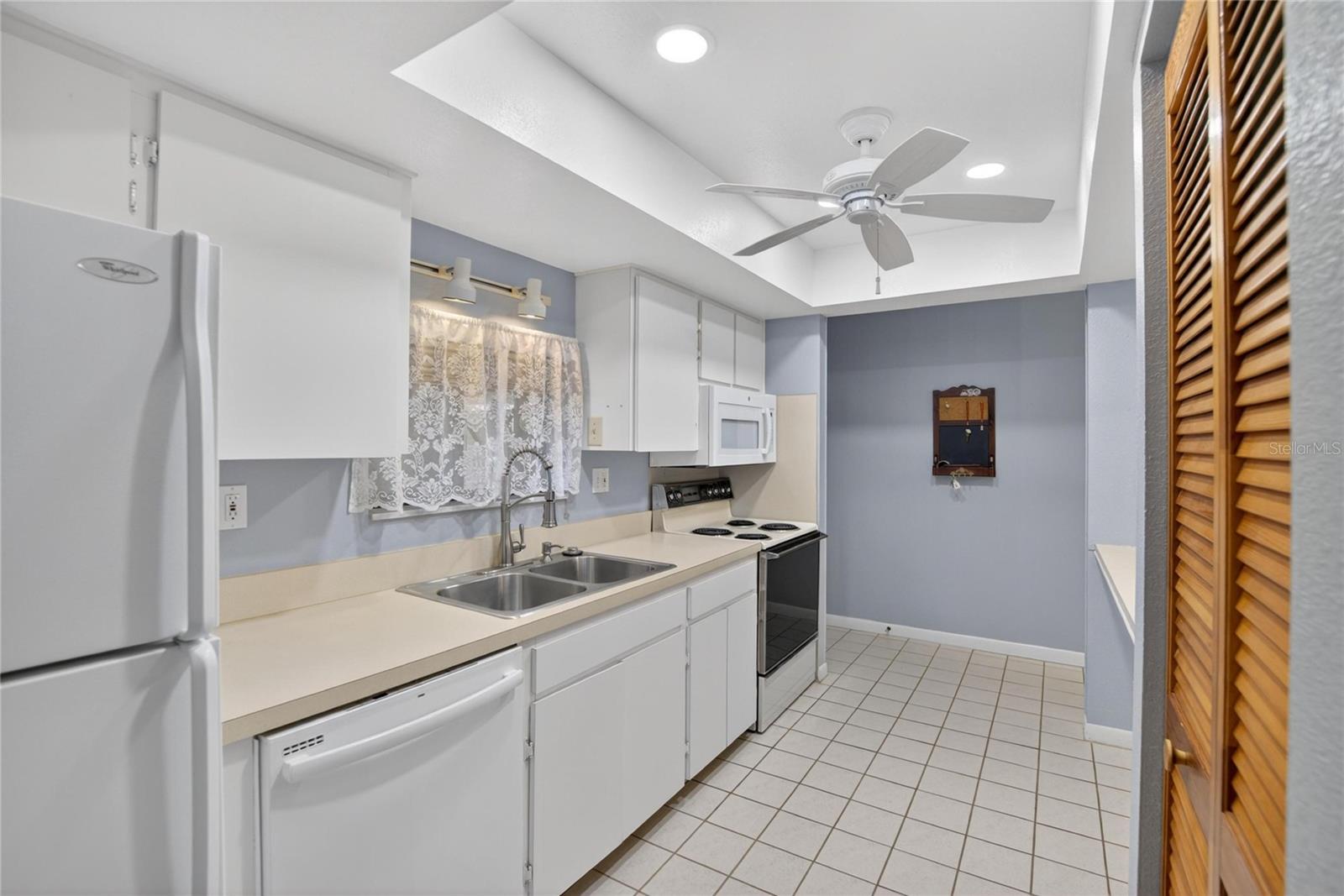 7933 PINE DR #37, TEMPLE TERRACE, FL, 33637