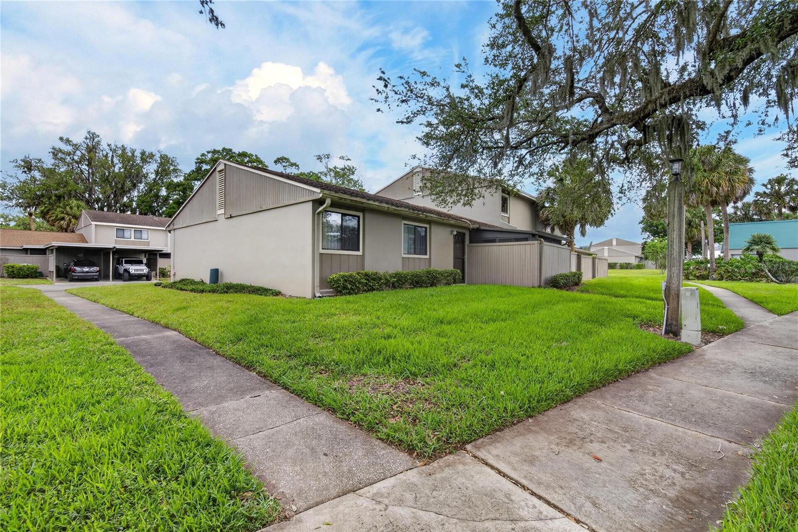 7933 PINE DR #37, TEMPLE TERRACE, FL, 33637
