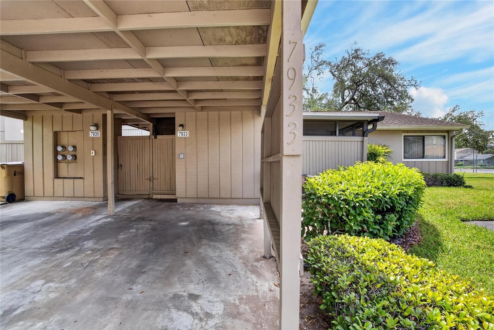 7933 PINE DR #37, TEMPLE TERRACE, FL, 33637