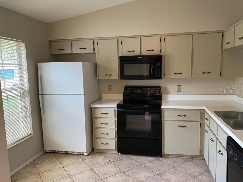 8960 VALENCIA GARDENS DR, ORLANDO, FL, 32825