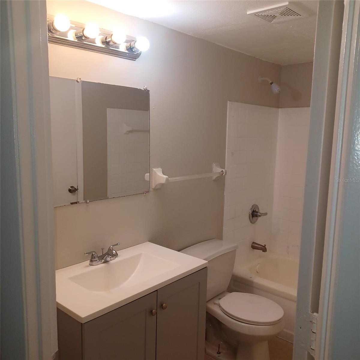 1508 E 127TH AVE #B, TAMPA, FL, 33612