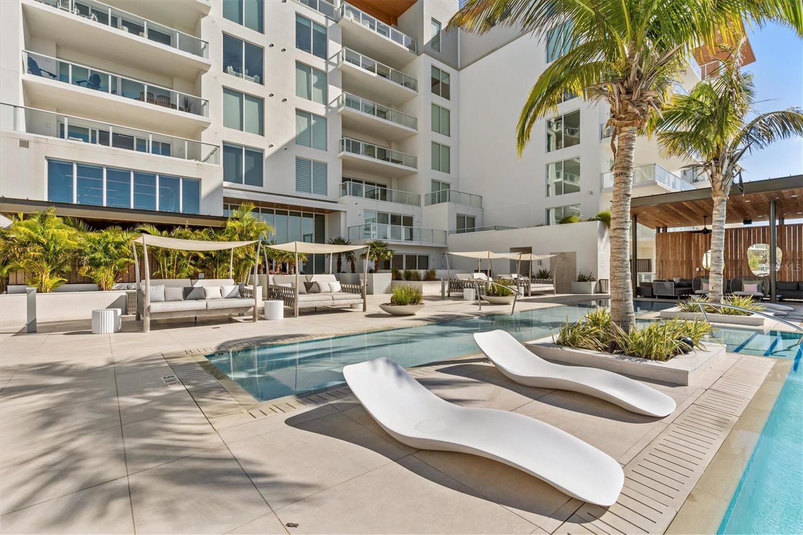 TB8493042