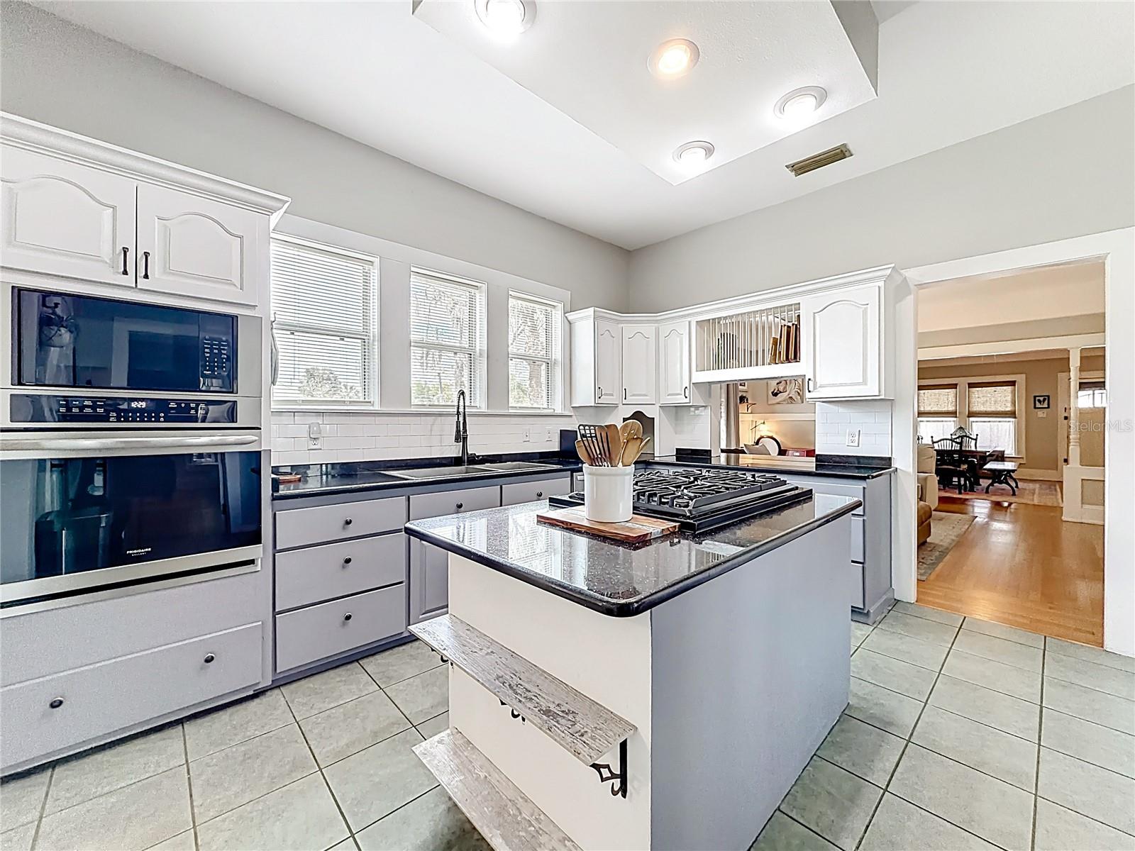 311 S CENTRAL AVE, UMATILLA, FL, 32784