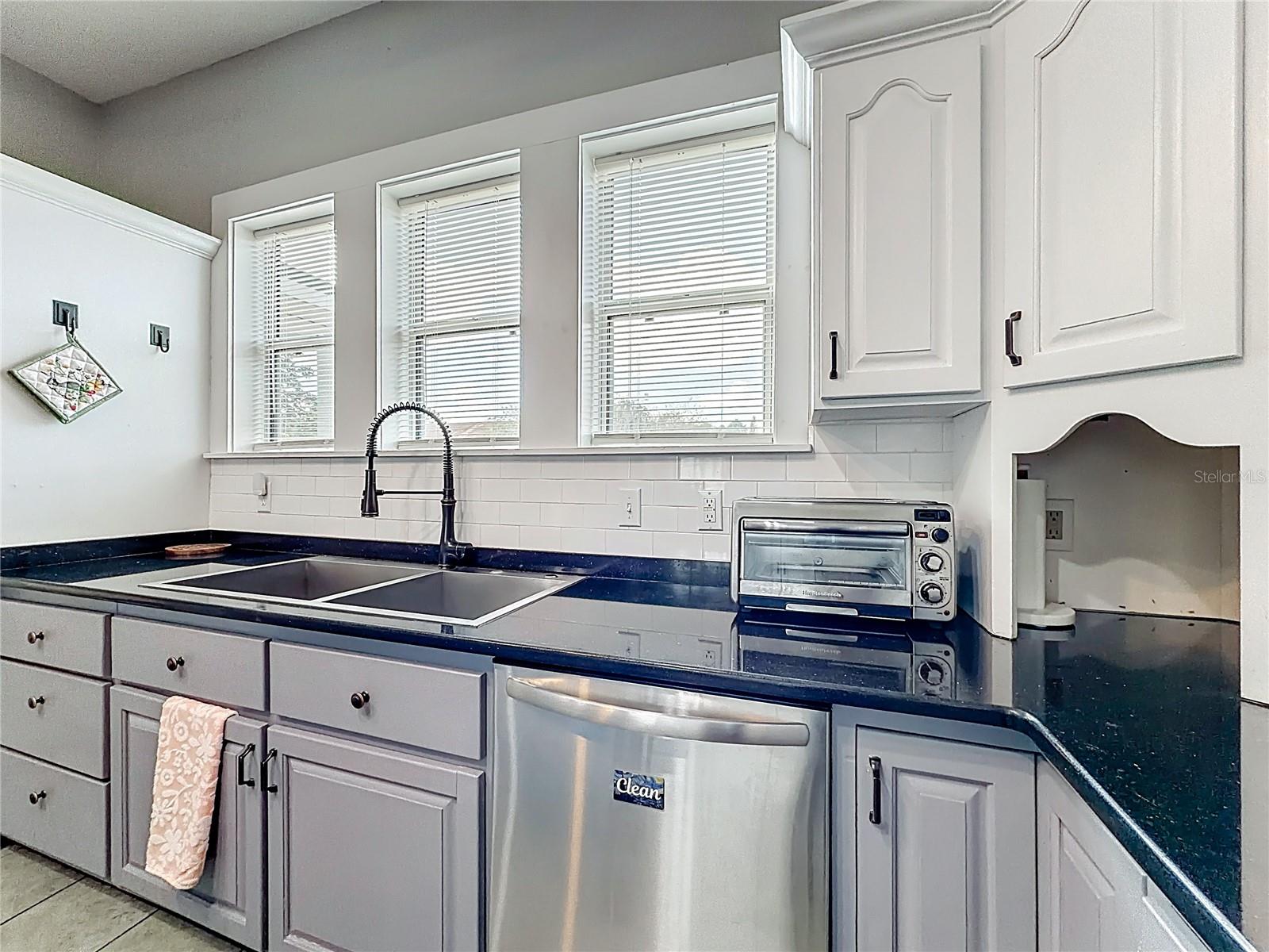 311 S CENTRAL AVE, UMATILLA, FL, 32784