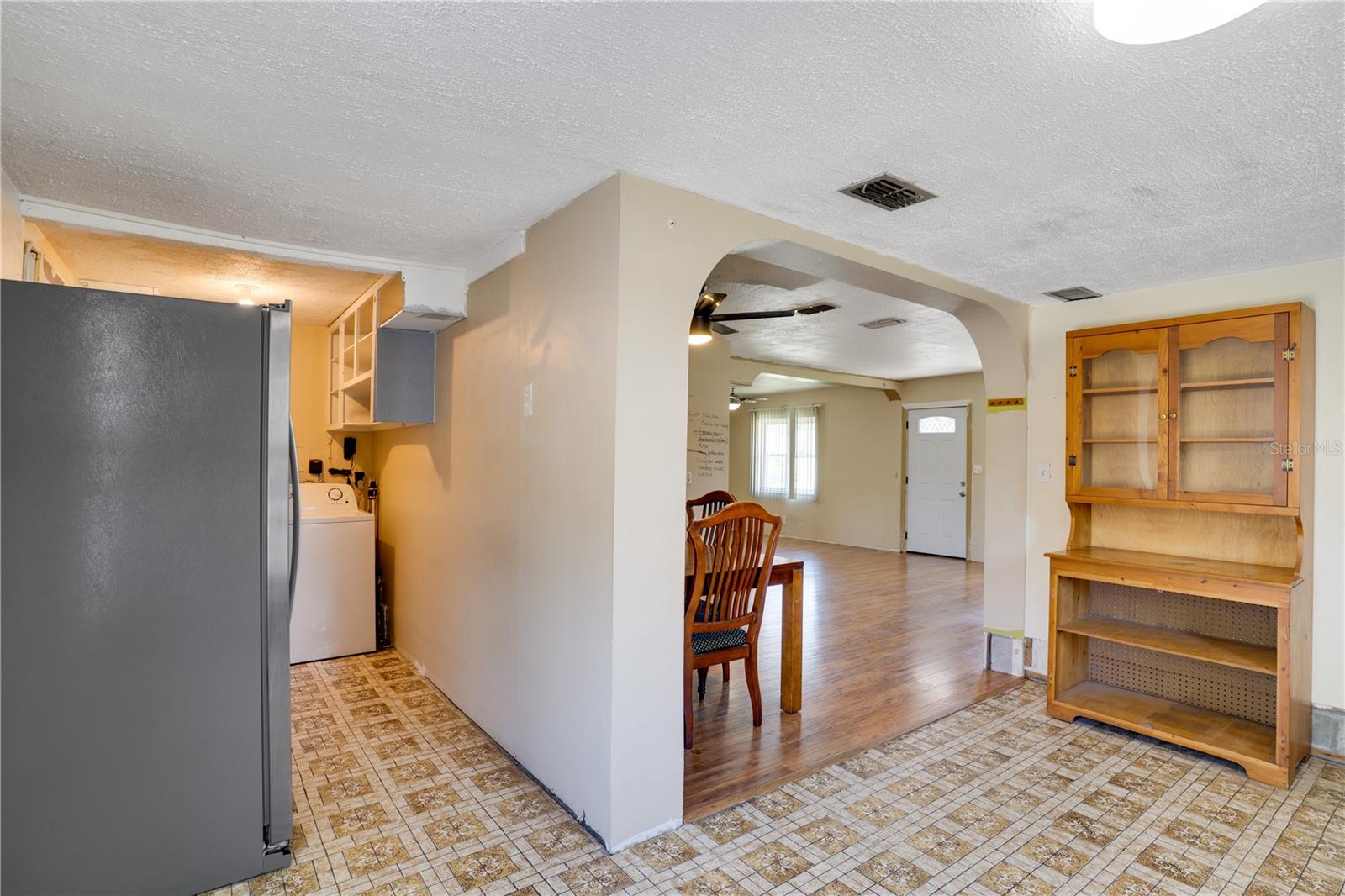 701 61ST AVE NE, ST PETERSBURG, FL, 33703