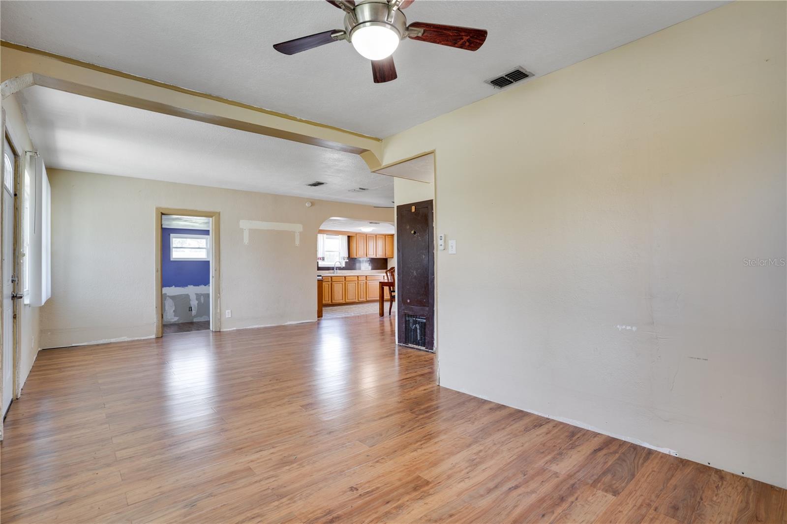 701 61ST AVE NE, ST PETERSBURG, FL, 33703