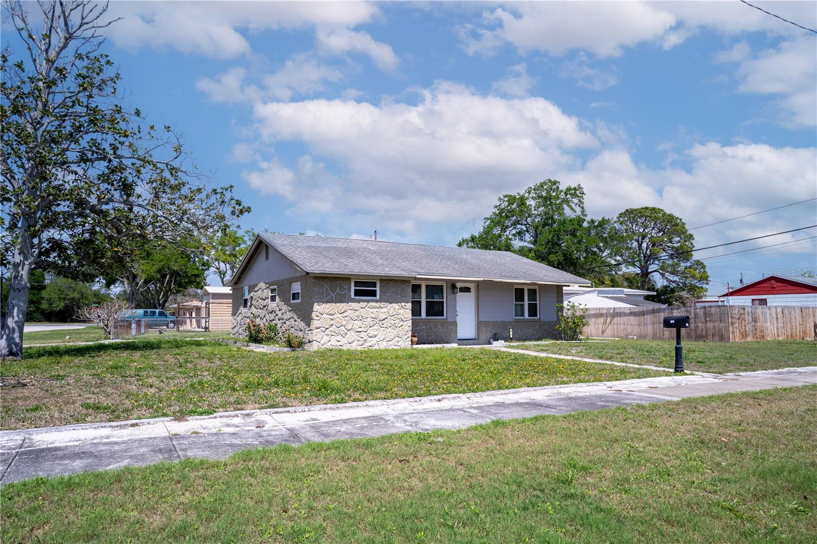 701 61ST AVE NE, ST PETERSBURG, FL, 33703