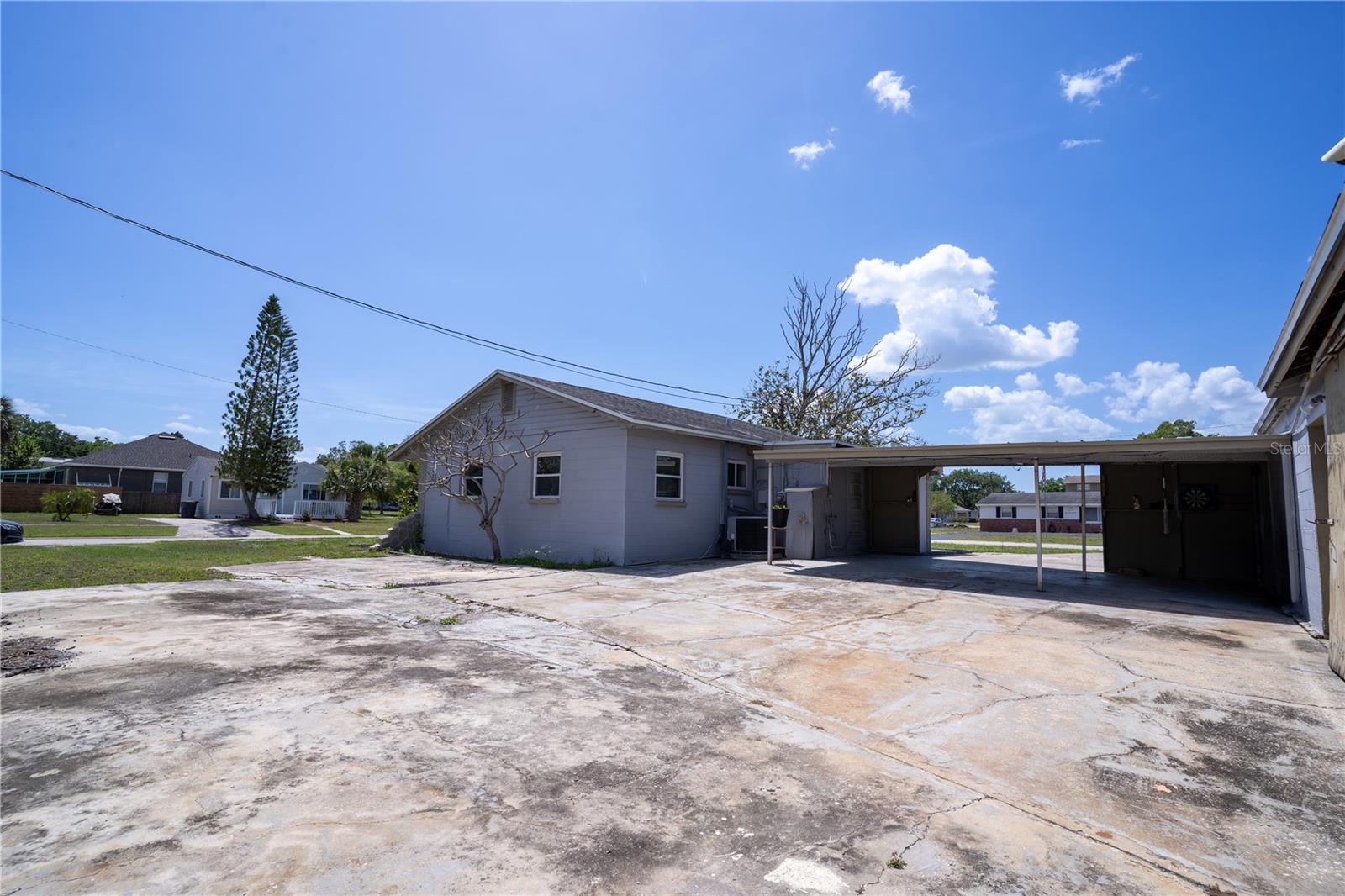 701 61ST AVE NE, ST PETERSBURG, FL, 33703