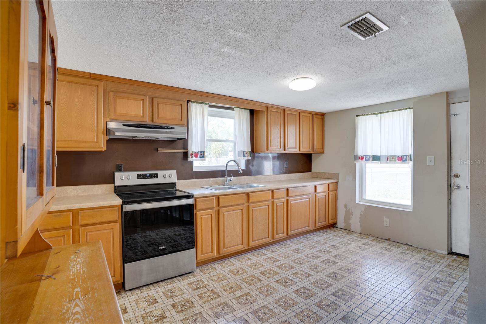 701 61ST AVE NE, ST PETERSBURG, FL, 33703