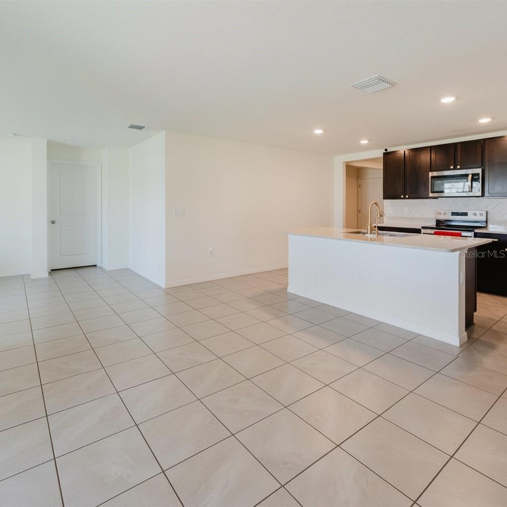 2812 GUMBO LIMBO DR, WIMAUMA, FL, 33598