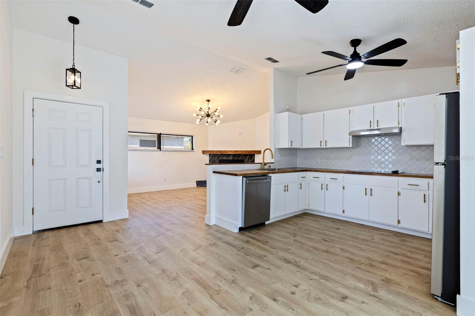 6401 69TH AVE N, PINELLAS PARK, FL, 33781