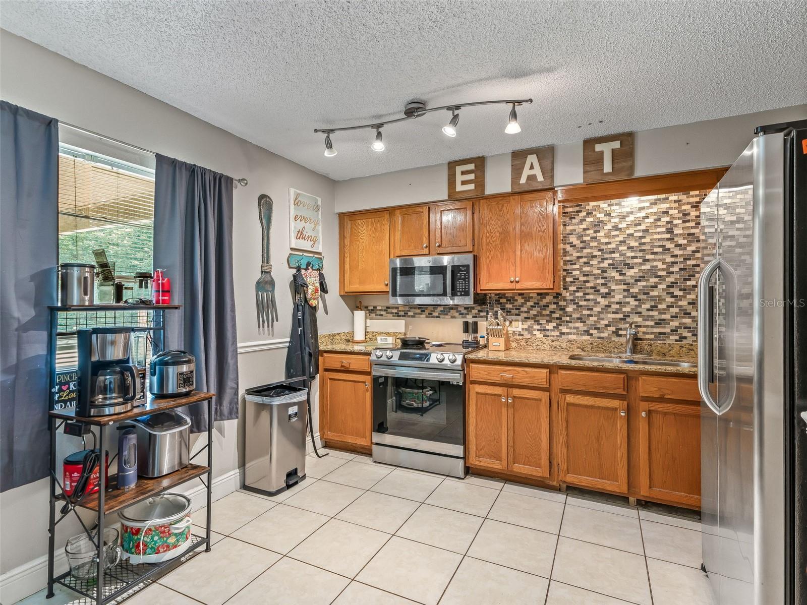 911 JACARANDA DR, LADY LAKE, FL, 32159