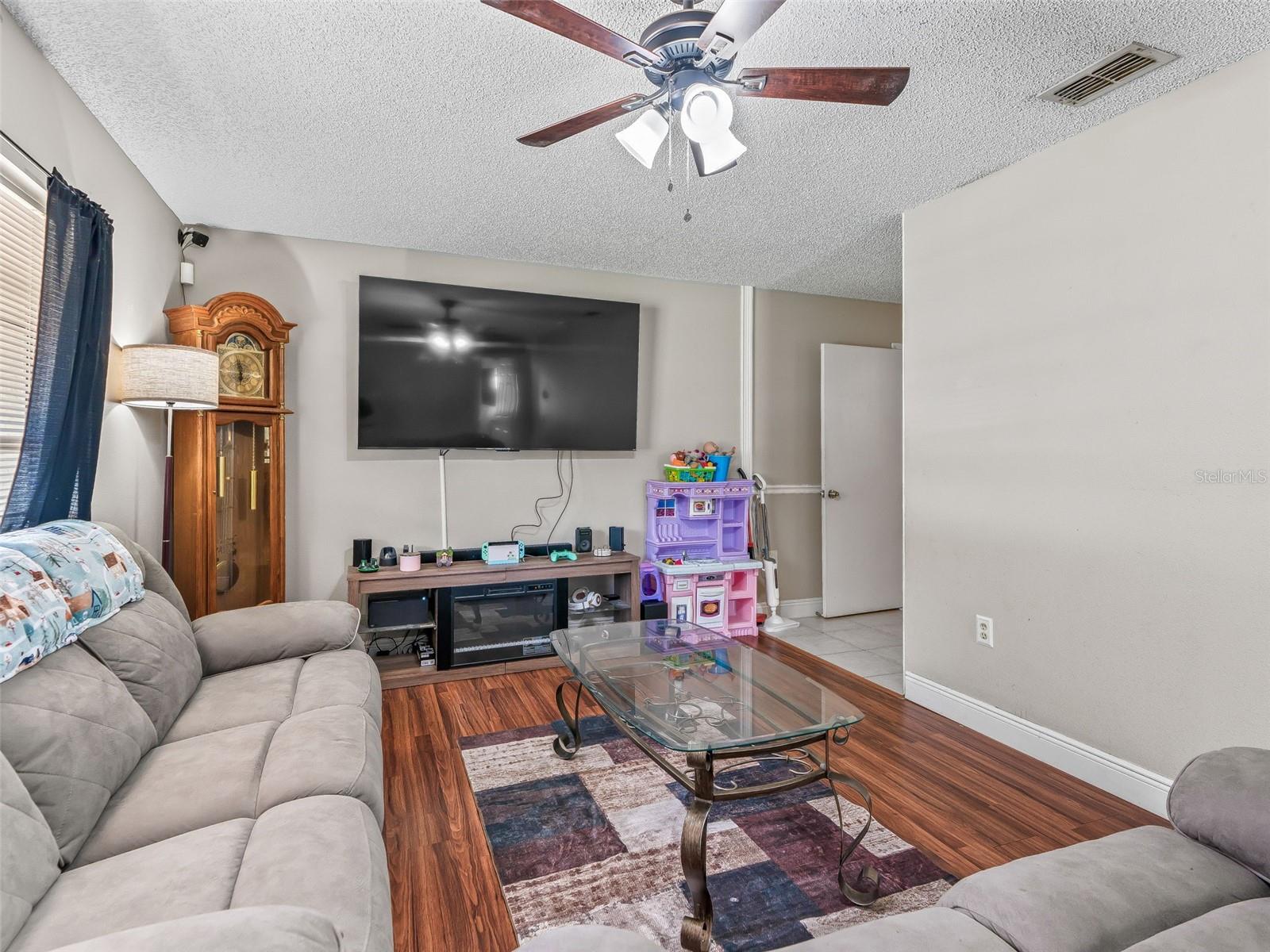 911 JACARANDA DR, LADY LAKE, FL, 32159