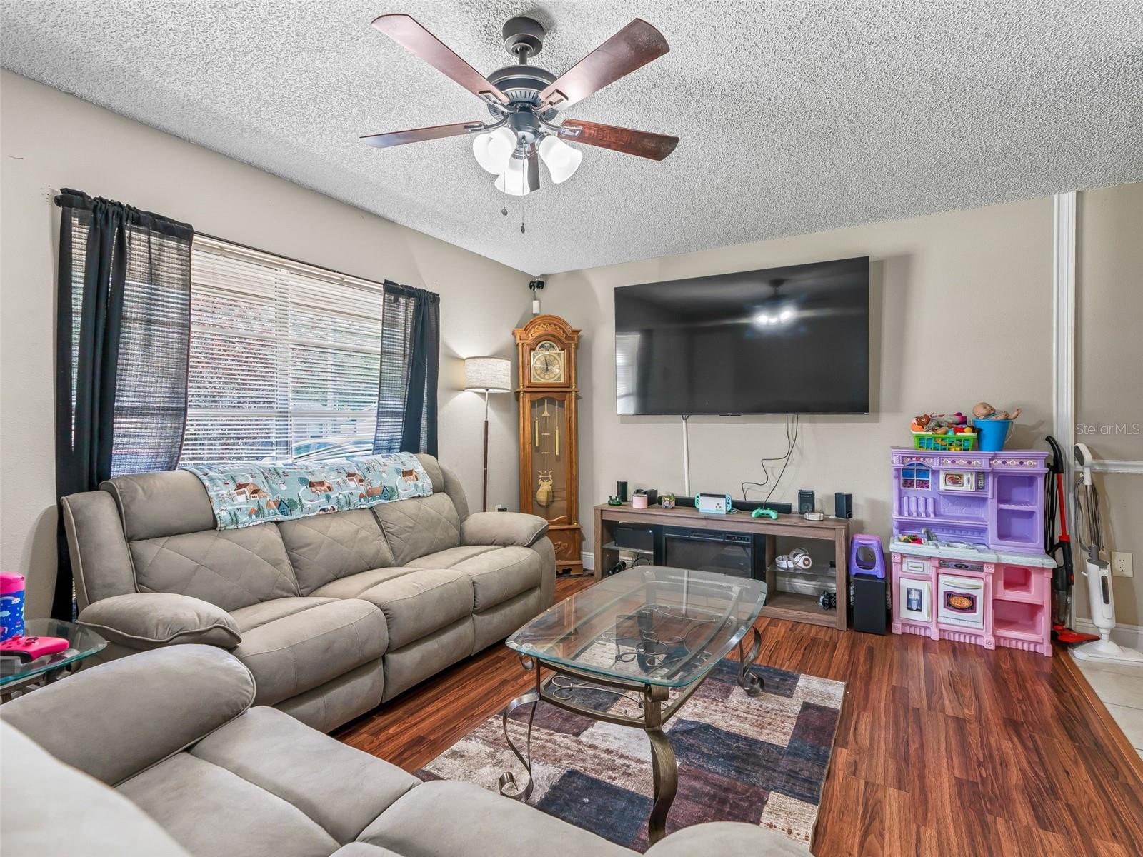 911 JACARANDA DR, LADY LAKE, FL, 32159