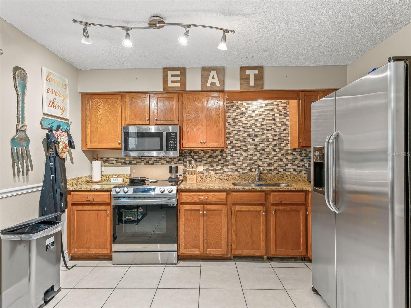 911 JACARANDA DR, LADY LAKE, FL, 32159
