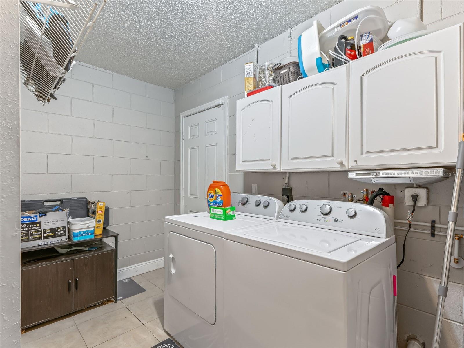 911 JACARANDA DR, LADY LAKE, FL, 32159