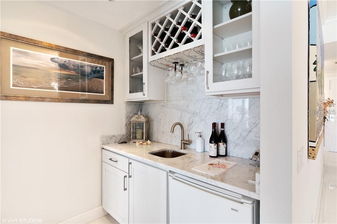 615 DREAM ISLAND RD #107, LONGBOAT KEY, FL, 34228