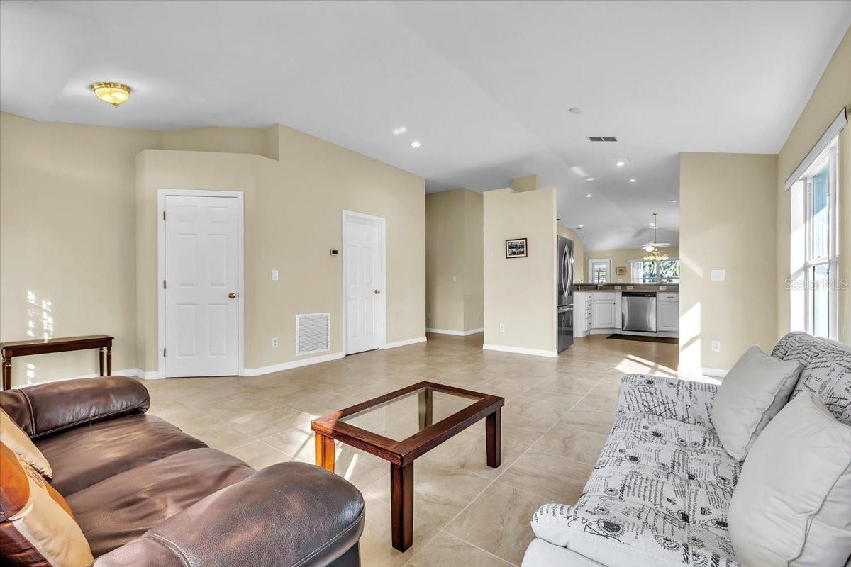 8571 GASSNER WAY, LEHIGH ACRES, FL, 33972