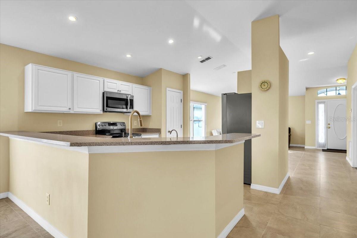 8571 GASSNER WAY, LEHIGH ACRES, FL, 33972