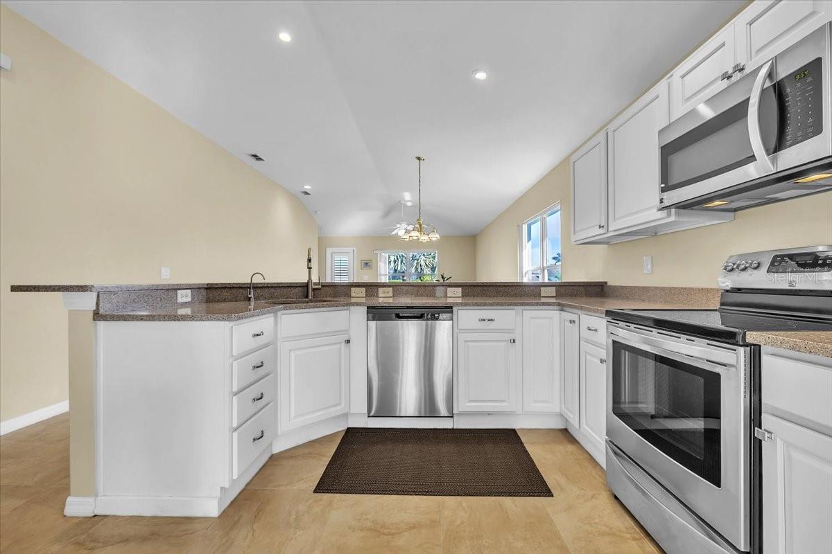 8571 GASSNER WAY, LEHIGH ACRES, FL, 33972